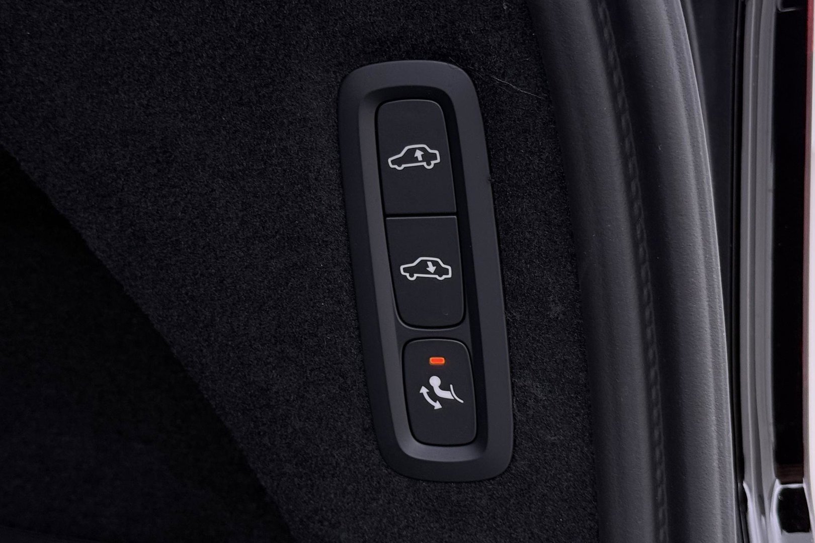 Volvo XC90 T8 Ultra Black Edition | Bowers&Wilkins | Luchtvering | Panoramadak | Trekhaak | 360° Camera | Massage | Stoelventilatie | 21 Inch