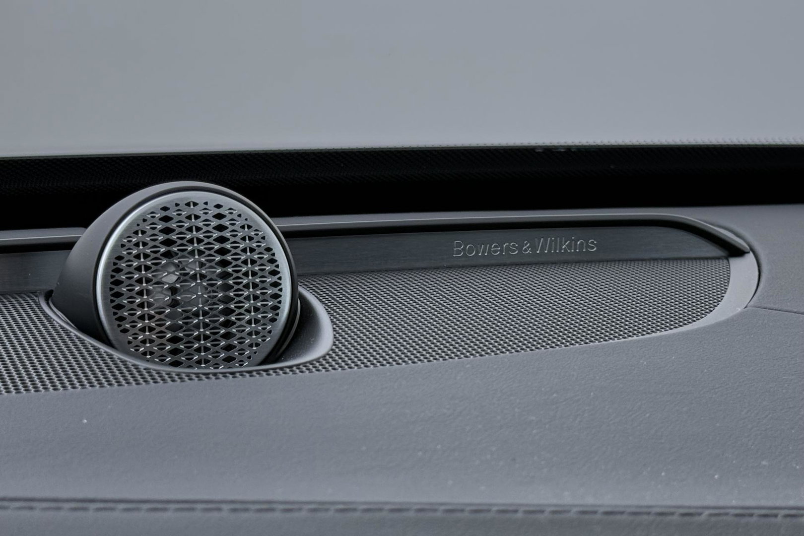 Volvo XC90 T8 Ultra Black Edition | Bowers&Wilkins | Luchtvering | Panoramadak | Trekhaak | 360° Camera | Massage | Stoelventilatie | 21 Inch