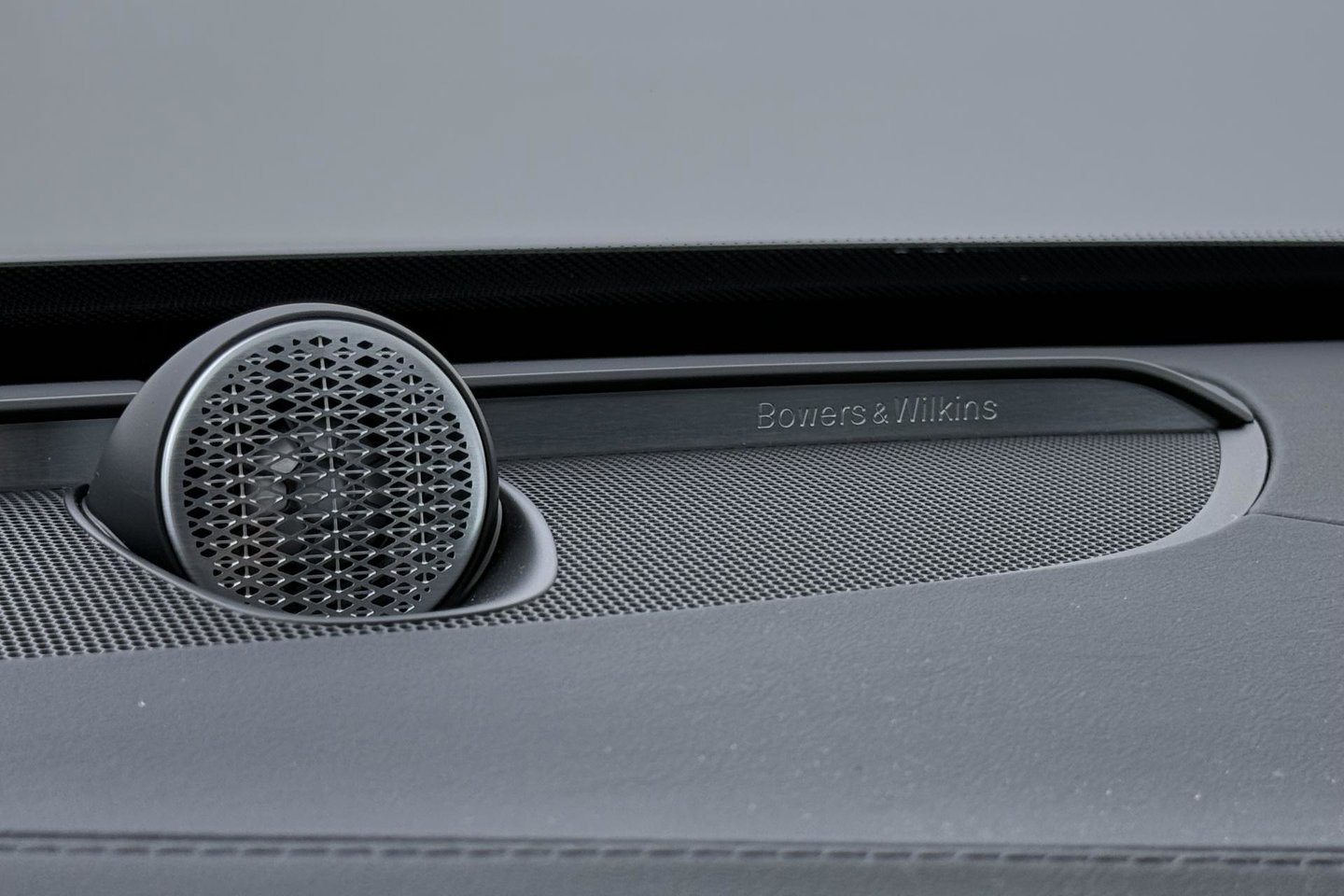 Volvo XC90 T8 Ultra Black Edition | Bowers&Wilkins | Luchtvering | Panoramadak | Trekhaak | 360° Camera | Massage | Stoelventilatie | 21 Inch