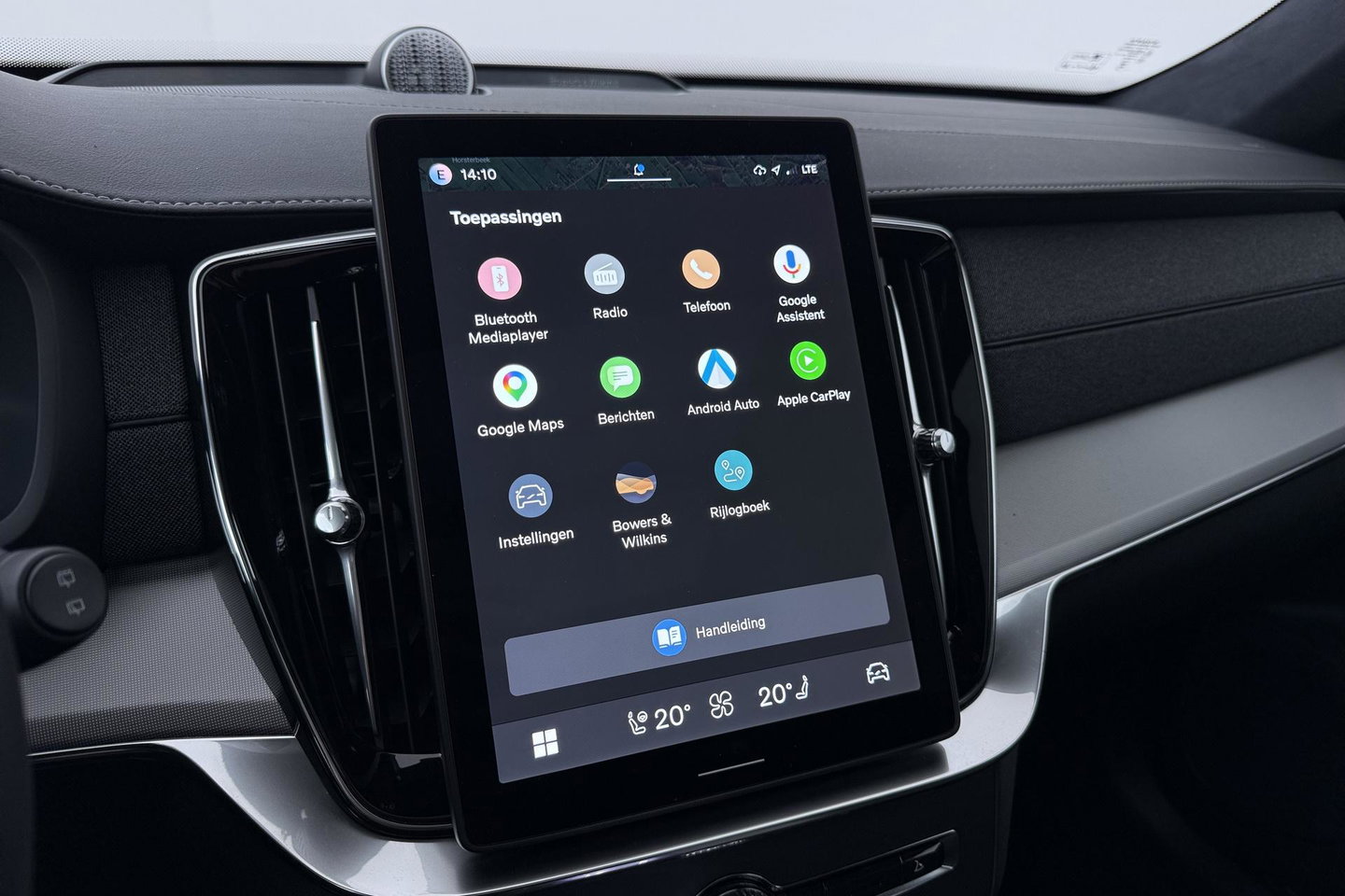 Volvo XC90 T8 Ultra Black Edition | Bowers&Wilkins | Luchtvering | Panoramadak | Trekhaak | 360° Camera | Massage | Stoelventilatie | 21 Inch