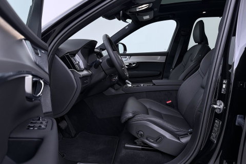 Volvo XC90 T8 Ultra Black Edition | Bowers&Wilkins | Luchtvering | Panoramadak | Trekhaak | 360° Camera | Massage | Stoelventilatie | 21 Inch