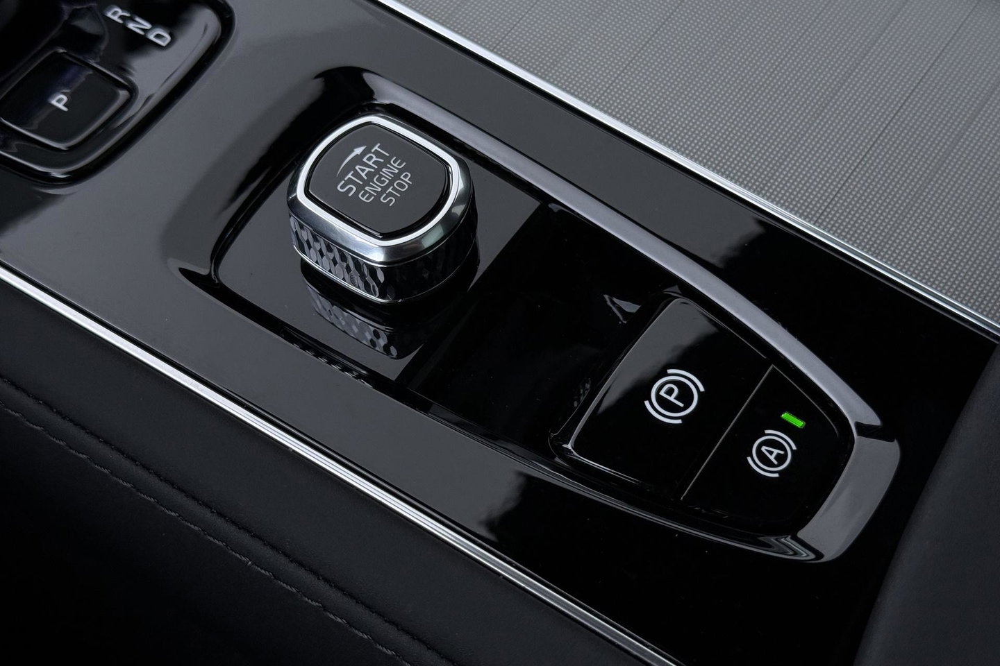 Volvo XC90 T8 Ultra Black Edition | Bowers&Wilkins | Luchtvering | Panoramadak | Trekhaak | 360° Camera | Massage | Stoelventilatie | 21 Inch