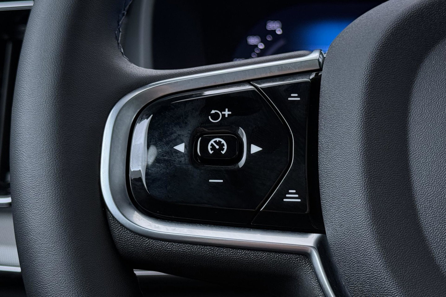 Volvo XC90 T8 Ultra Black Edition | Bowers&Wilkins | Luchtvering | Panoramadak | Trekhaak | 360° Camera | Massage | Stoelventilatie | 21 Inch