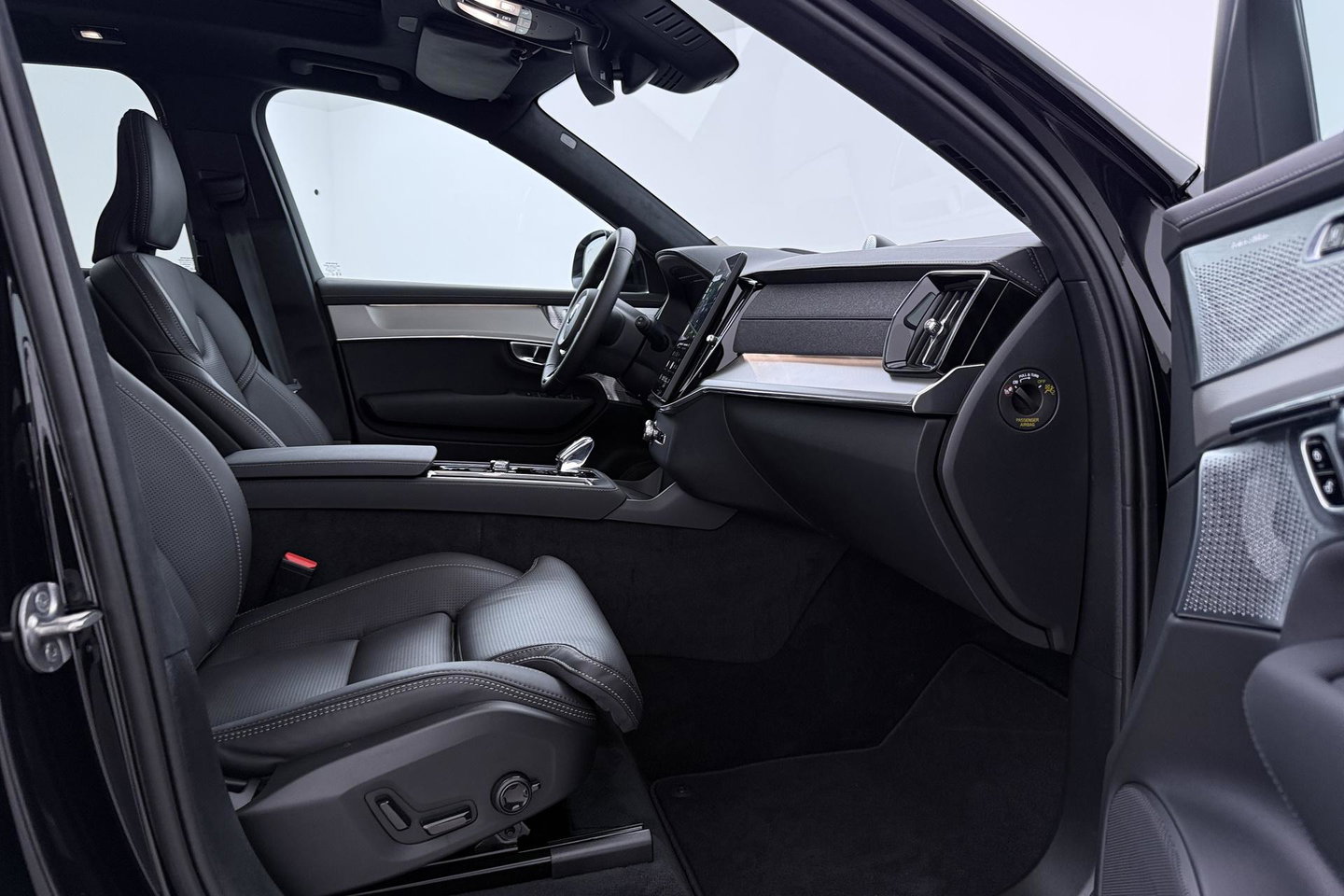 Volvo XC90 T8 Ultra Black Edition | Bowers&Wilkins | Luchtvering | Panoramadak | Trekhaak | 360° Camera | Massage | Stoelventilatie | 21 Inch