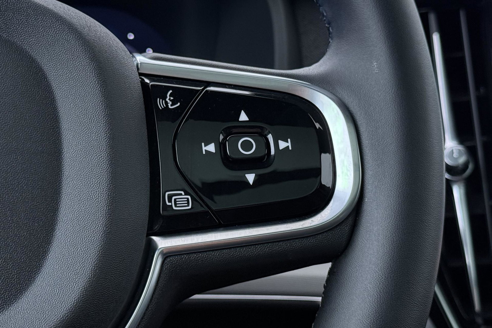 Volvo XC90 T8 Ultra Black Edition | Bowers&Wilkins | Luchtvering | Panoramadak | Trekhaak | 360° Camera | Massage | Stoelventilatie | 21 Inch