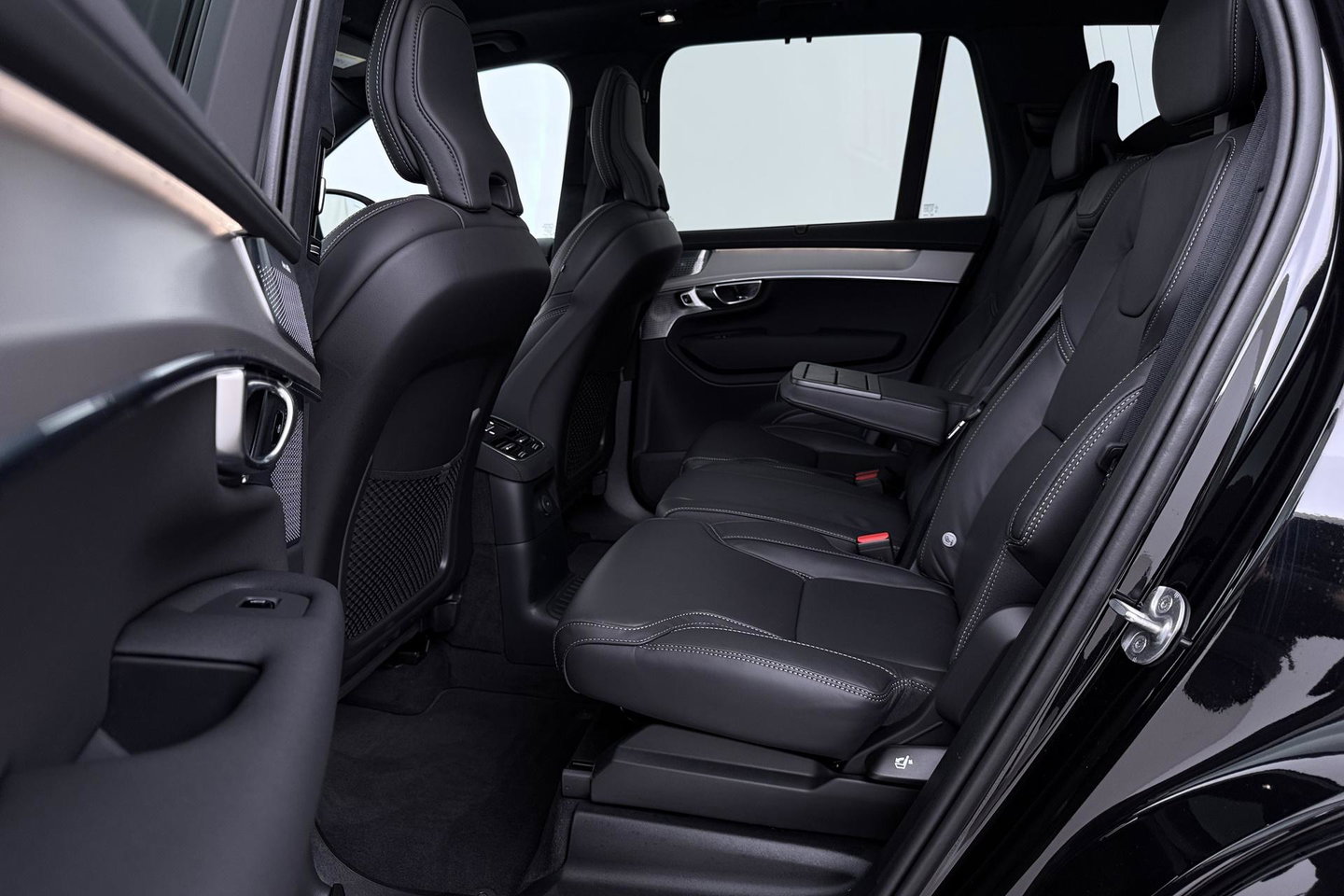 Volvo XC90 T8 Ultra Black Edition | Bowers&Wilkins | Luchtvering | Panoramadak | Trekhaak | 360° Camera | Massage | Stoelventilatie | 21 Inch