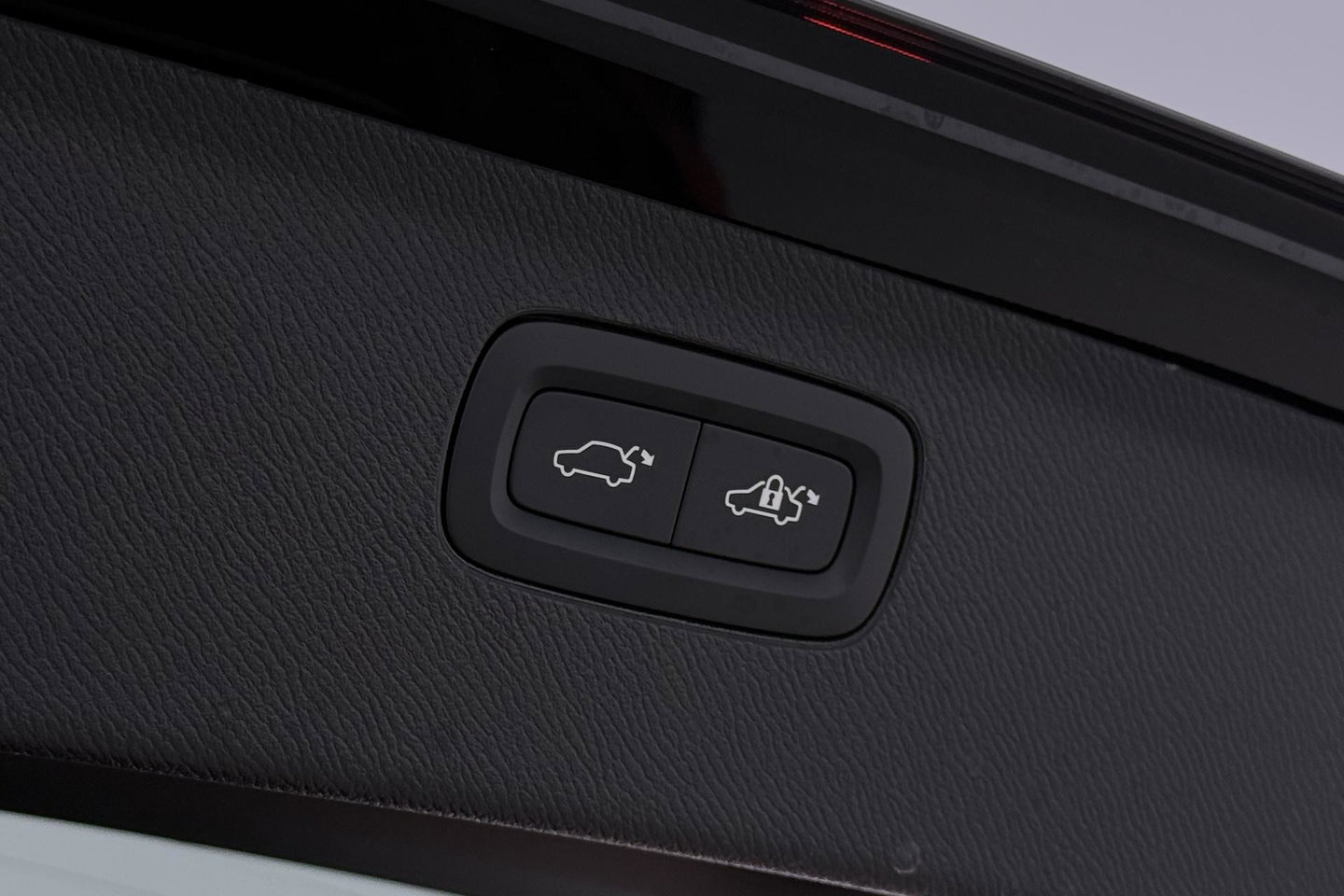 Volvo XC90 T8 Ultra Black Edition | Bowers&Wilkins | Luchtvering | Panoramadak | Trekhaak | 360° Camera | Massage | Stoelventilatie | 21 Inch