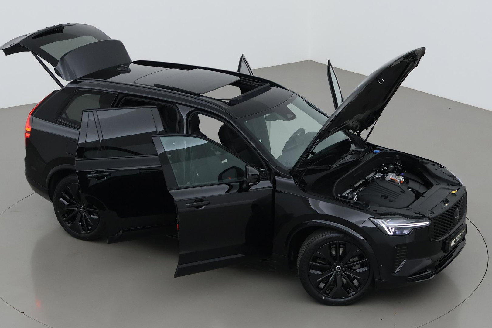 Volvo XC90 T8 Ultra Black Edition | Bowers&Wilkins | Luchtvering | Panoramadak | Trekhaak | 360° Camera | Massage | Stoelventilatie | 21 Inch