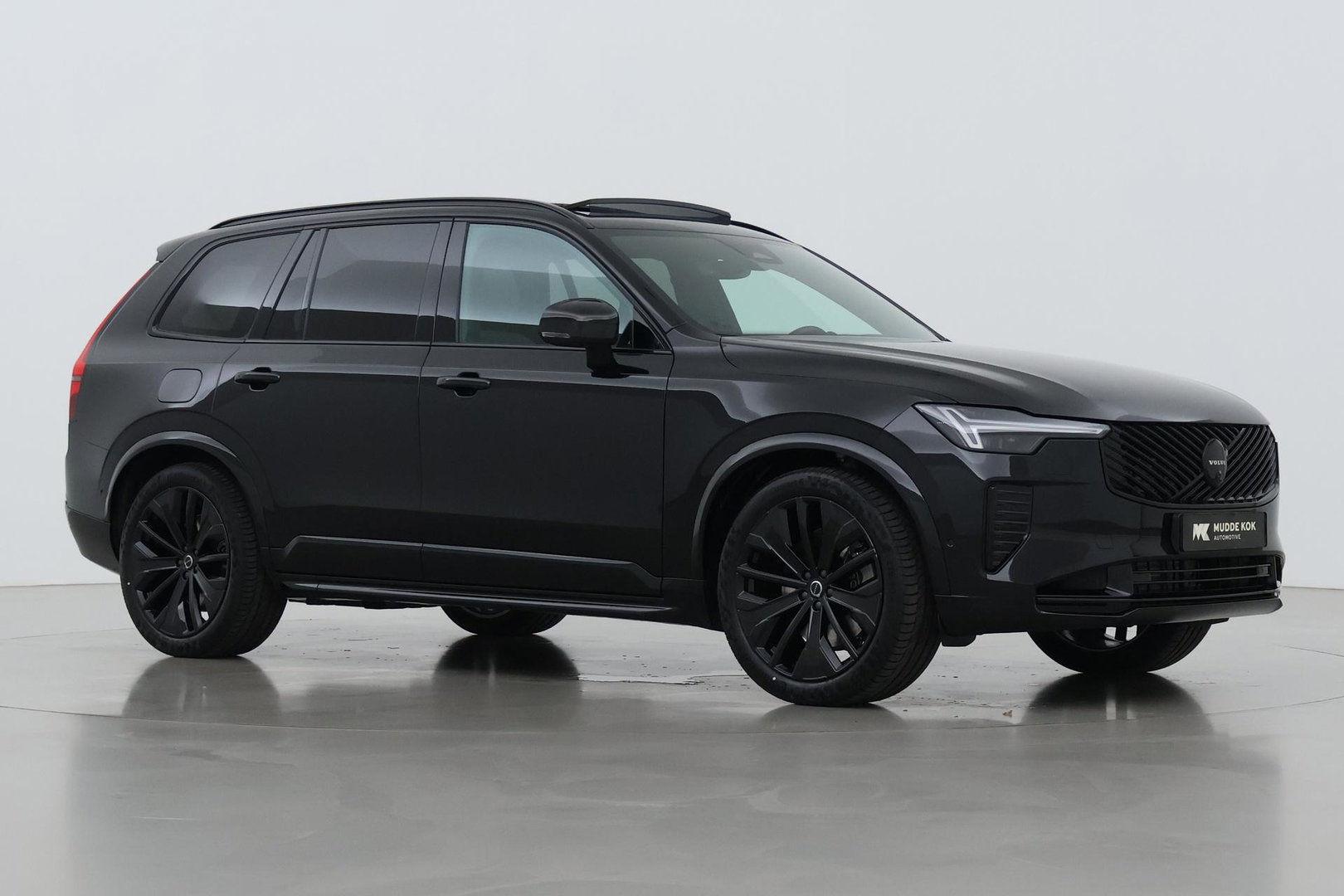 Volvo XC90 T8 Ultra Black Edition | Bowers&Wilkins | Luchtvering | Panoramadak | Trekhaak | 360° Camera | Massage | Stoelventilatie | 21 Inch