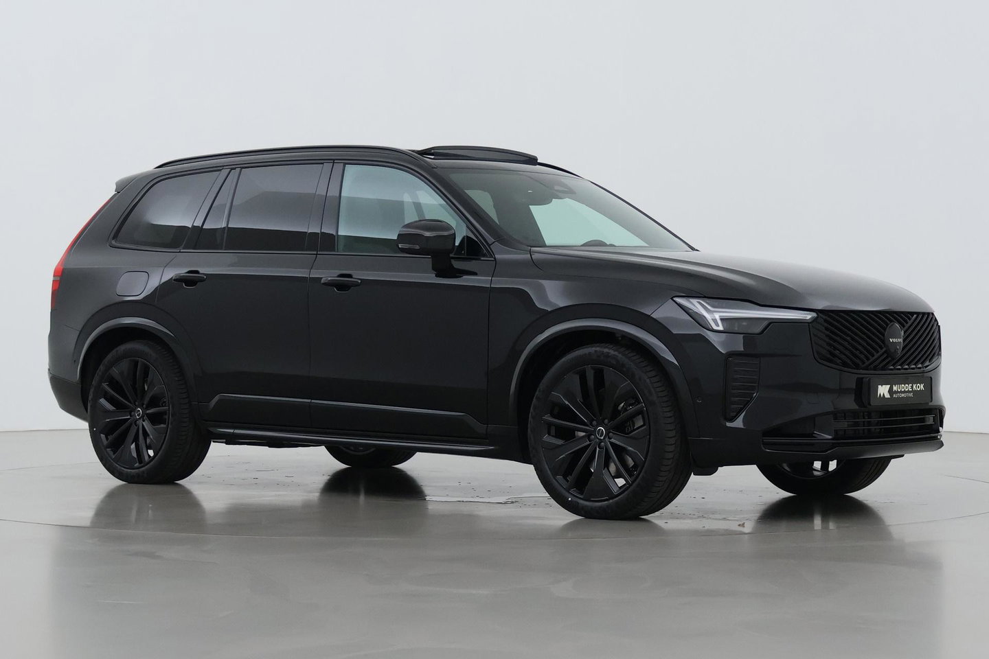 Volvo XC90 T8 Ultra Black Edition | Bowers&Wilkins | Luchtvering | Panoramadak | Trekhaak | 360° Camera | Massage | Stoelventilatie | 21 Inch