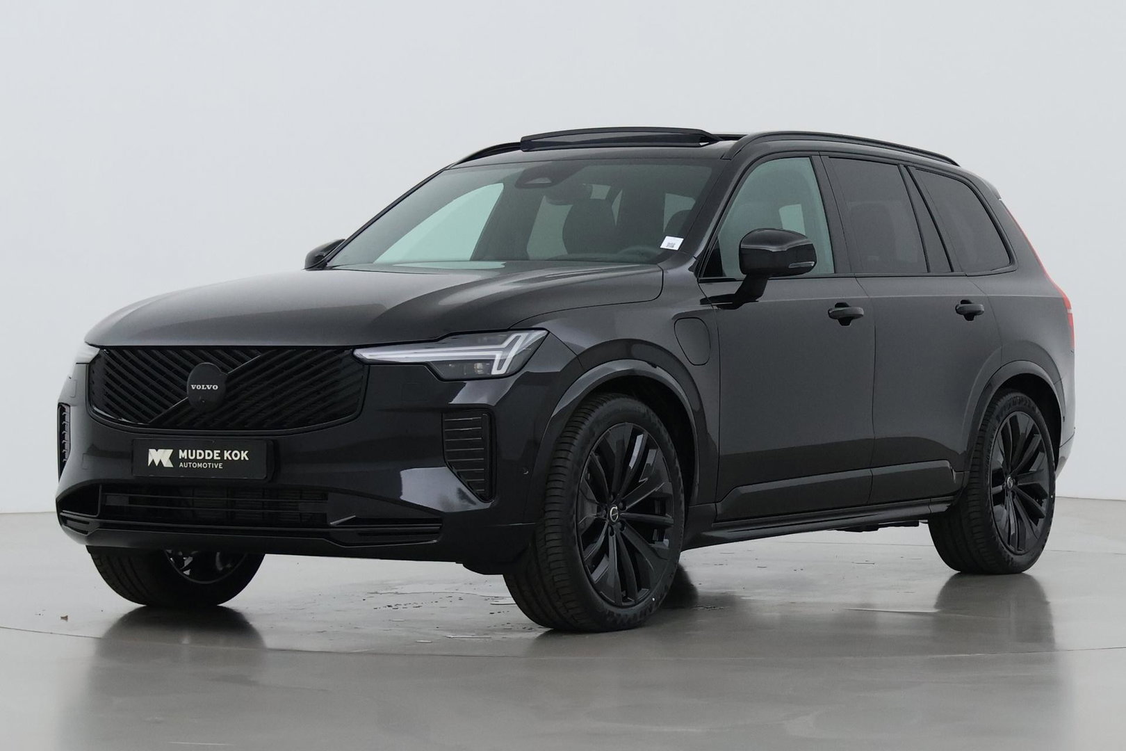 Volvo XC90 T8 Ultra Black Edition | Bowers&Wilkins | Luchtvering | Panoramadak | Trekhaak | 360° Camera | Massage | Stoelventilatie | 21 Inch