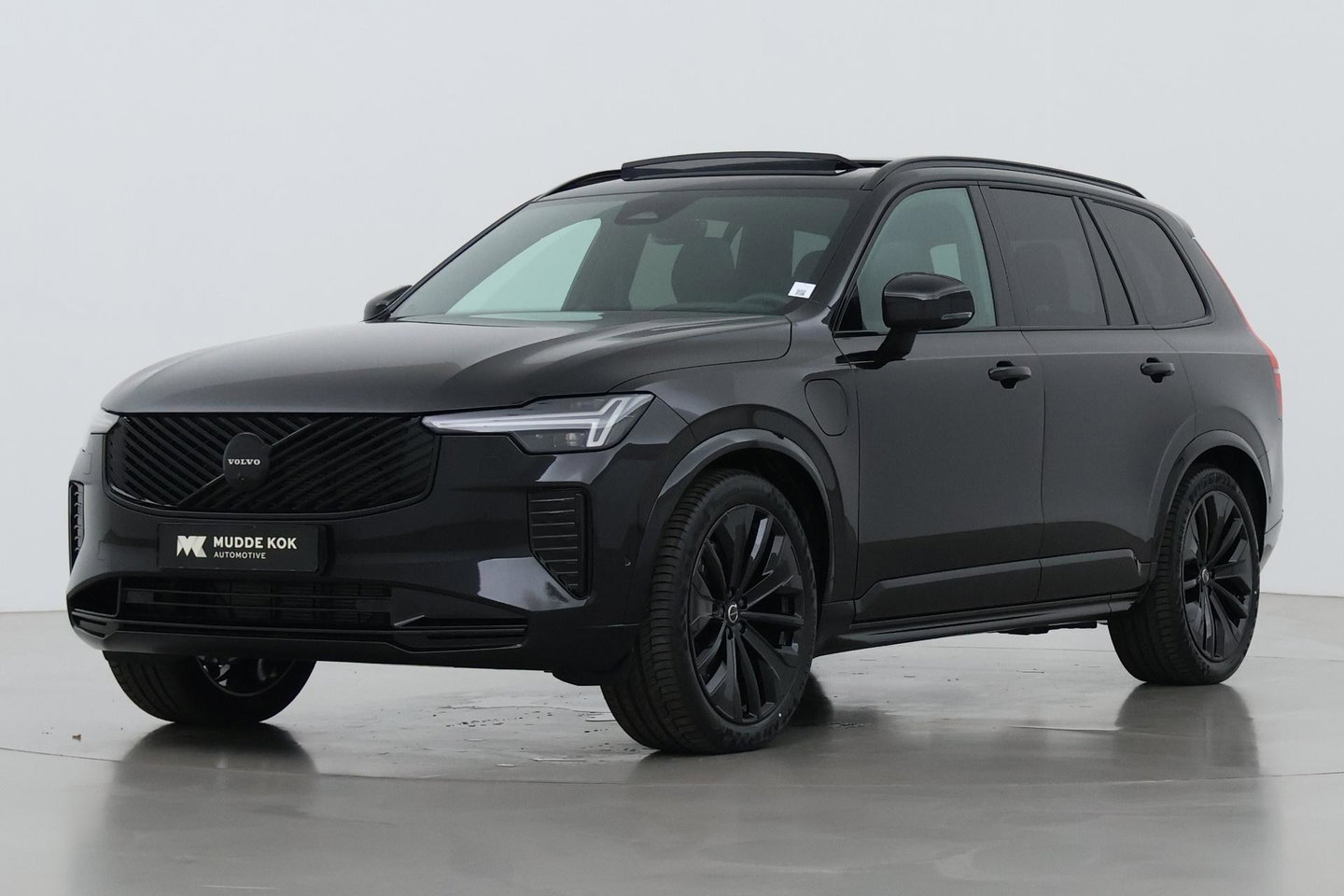 Volvo XC90 T8 Ultra Black Edition | Bowers&Wilkins | Luchtvering | Panoramadak | Trekhaak | 360° Camera | Massage | Stoelventilatie | 21 Inch