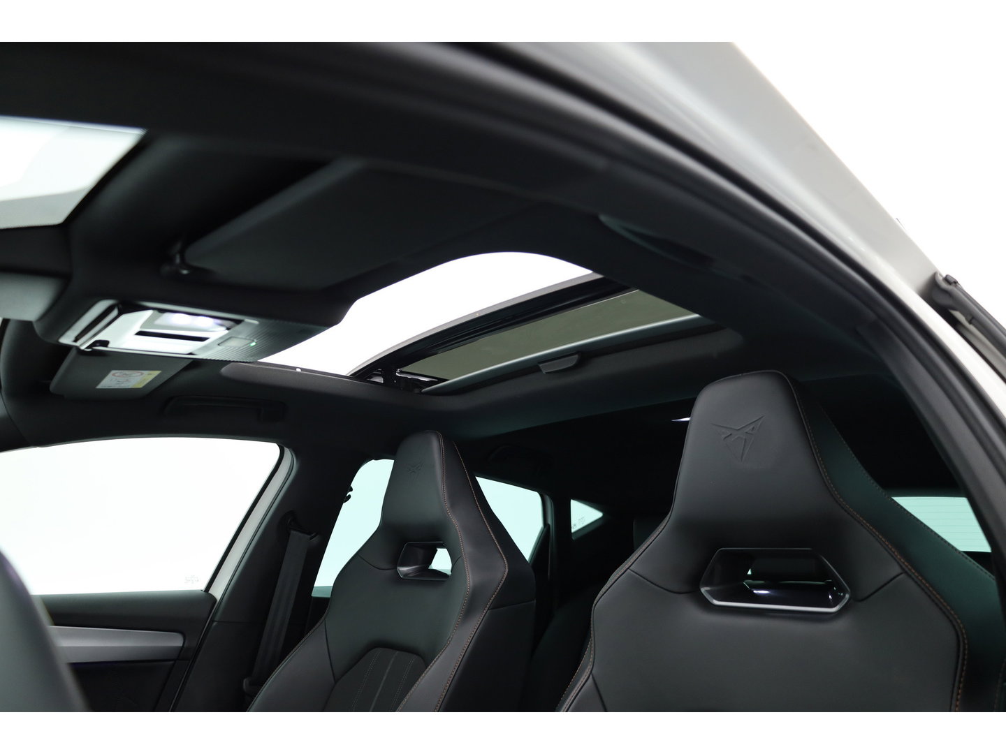CUPRA Leon 1.4 e-Hybrid VZ Performance | Rijklaar!! | 245 pk | Pano | Dig. Cockpit | Cruise Control | PDC A | Keyless | Stoel- Stuurverw. |