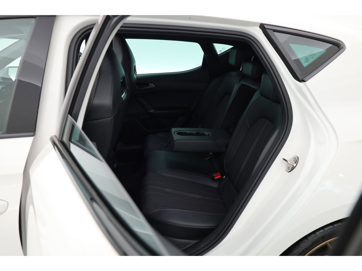 CUPRA Leon 1.4 e-Hybrid VZ Performance | Rijklaar!! | 245 pk | Pano | Dig. Cockpit | Cruise Control | PDC A | Keyless | Stoel- Stuurverw. |