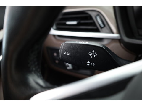 BMW X1 sDrive20i Orange Edition II | Rijklaar! | Navi | Cruise | Pano | Trekhaak | Stoelverw. | HUD | PDVC V+A | 18"