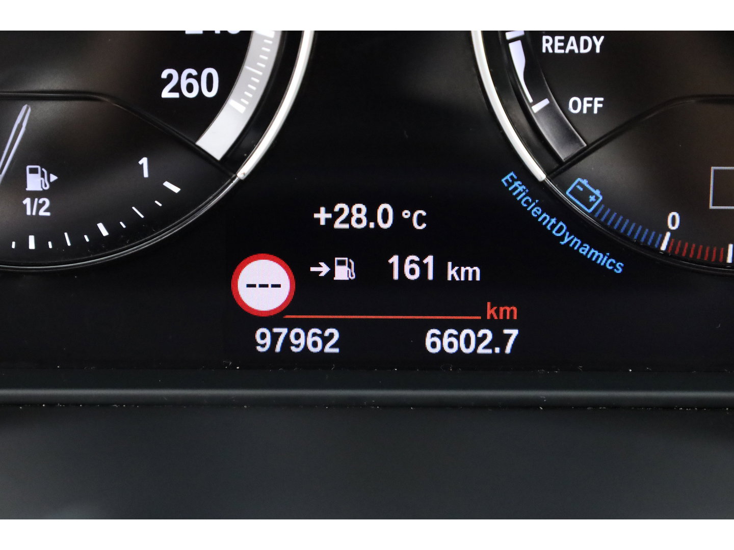 BMW X1 sDrive20i Orange Edition II | Rijklaar! | Navi | Cruise | Pano | Trekhaak | Stoelverw. | HUD | PDVC V+A | 18"