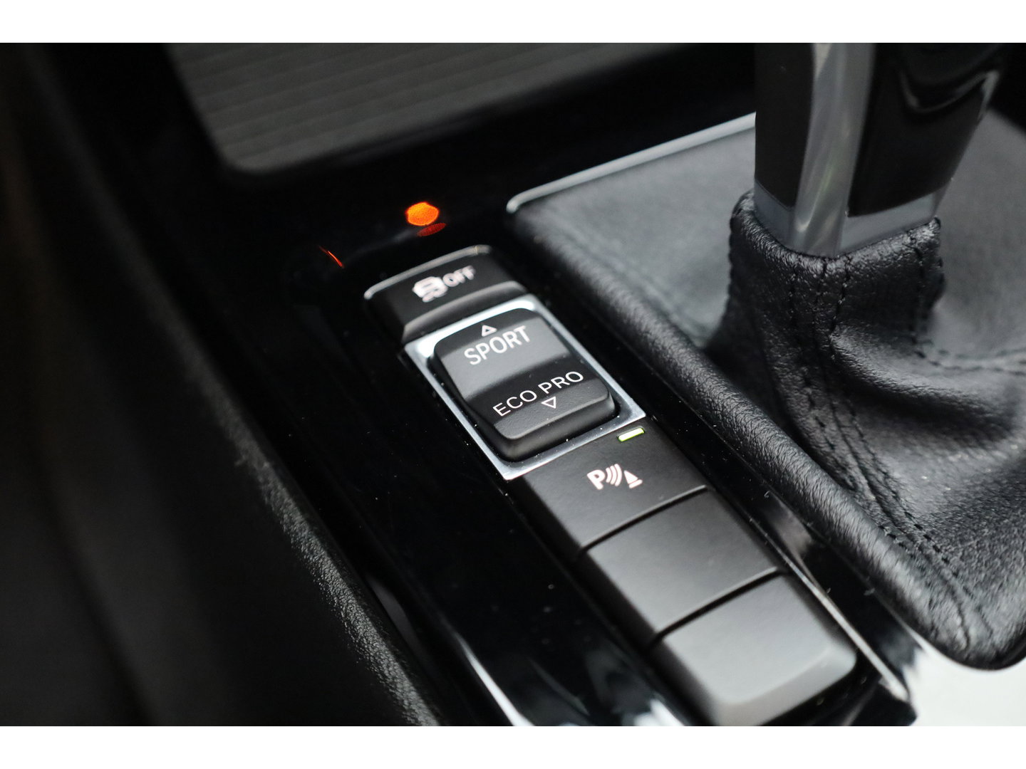 BMW X1 sDrive20i Orange Edition II | Rijklaar! | Navi | Cruise | Pano | Trekhaak | Stoelverw. | HUD | PDVC V+A | 18"