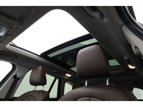 BMW X1 sDrive20i Orange Edition II | Rijklaar! | Navi | Cruise | Pano | Trekhaak | Stoelverw. | HUD | PDVC V+A | 18"