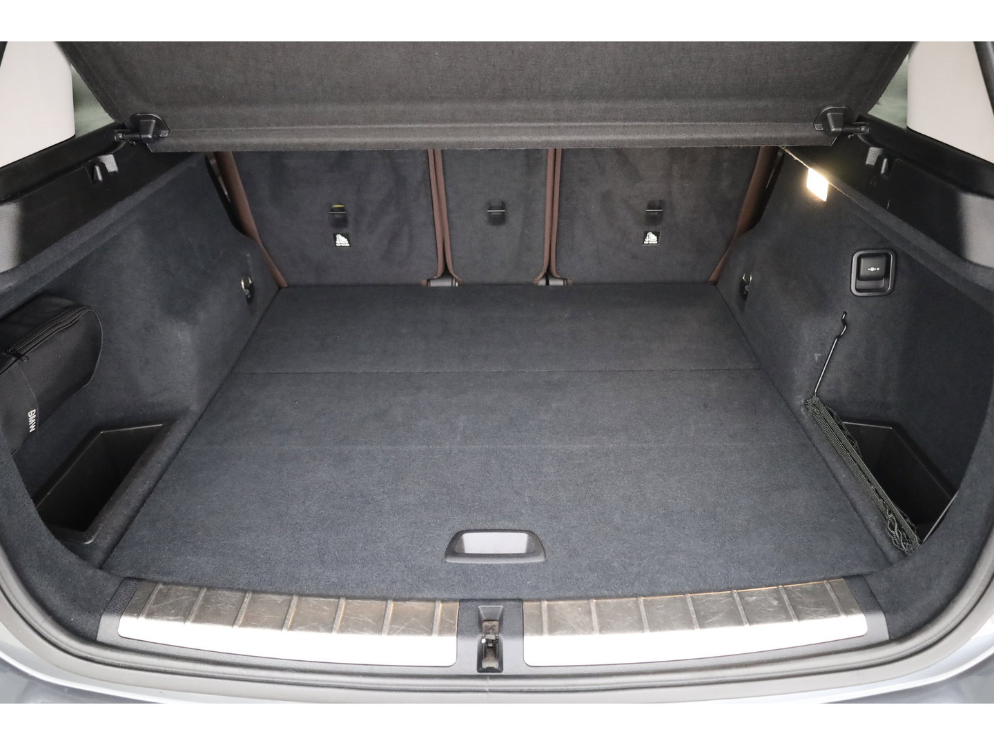 BMW X1 sDrive20i Orange Edition II | Rijklaar! | Navi | Cruise | Pano | Trekhaak | Stoelverw. | HUD | PDVC V+A | 18"