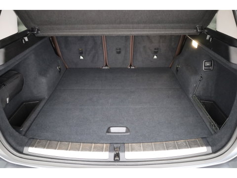 BMW X1 sDrive20i Orange Edition II | Rijklaar! | Navi | Cruise | Pano | Trekhaak | Stoelverw. | HUD | PDVC V+A | 18"