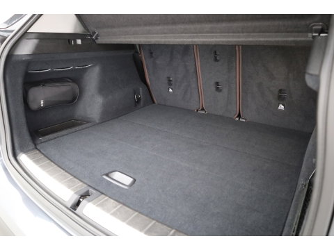 BMW X1 sDrive20i Orange Edition II | Rijklaar! | Navi | Cruise | Pano | Trekhaak | Stoelverw. | HUD | PDVC V+A | 18"
