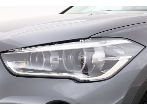 BMW X1 sDrive20i Orange Edition II | Rijklaar! | Navi | Cruise | Pano | Trekhaak | Stoelverw. | HUD | PDVC V+A | 18"