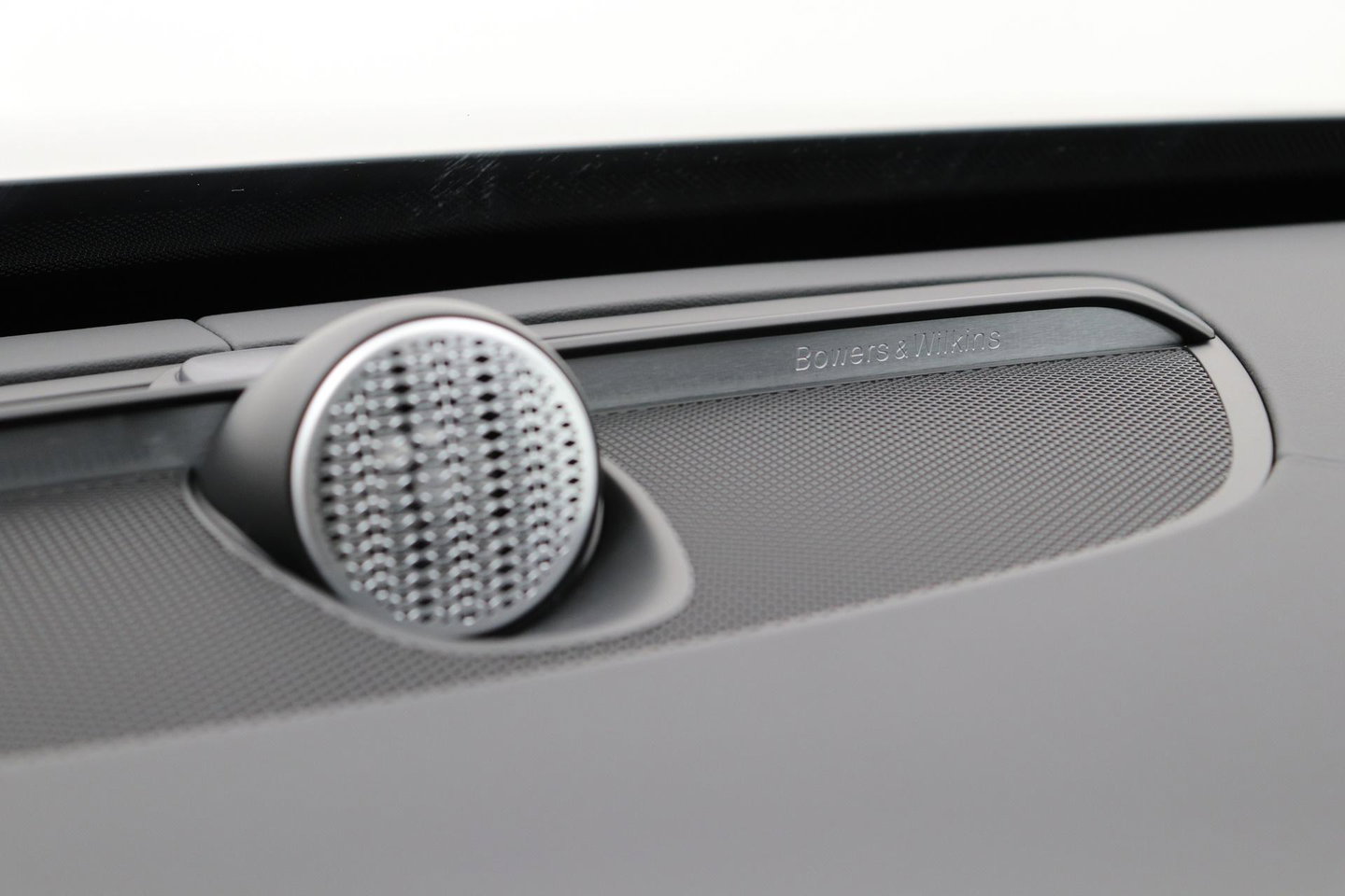 Volvo XC90 T8 Ultra Black Edition | Bowers&Wilkins | Luchtvering | Panoramadak | Trekhaak | 360° Camera | Massage | Stoelventilatie