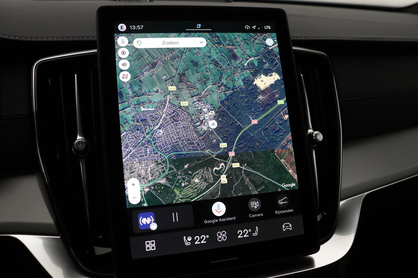 Volvo XC90 T8 Ultra Black Edition | Bowers&Wilkins | Luchtvering | Panoramadak | Trekhaak | 360° Camera | Massage | Stoelventilatie