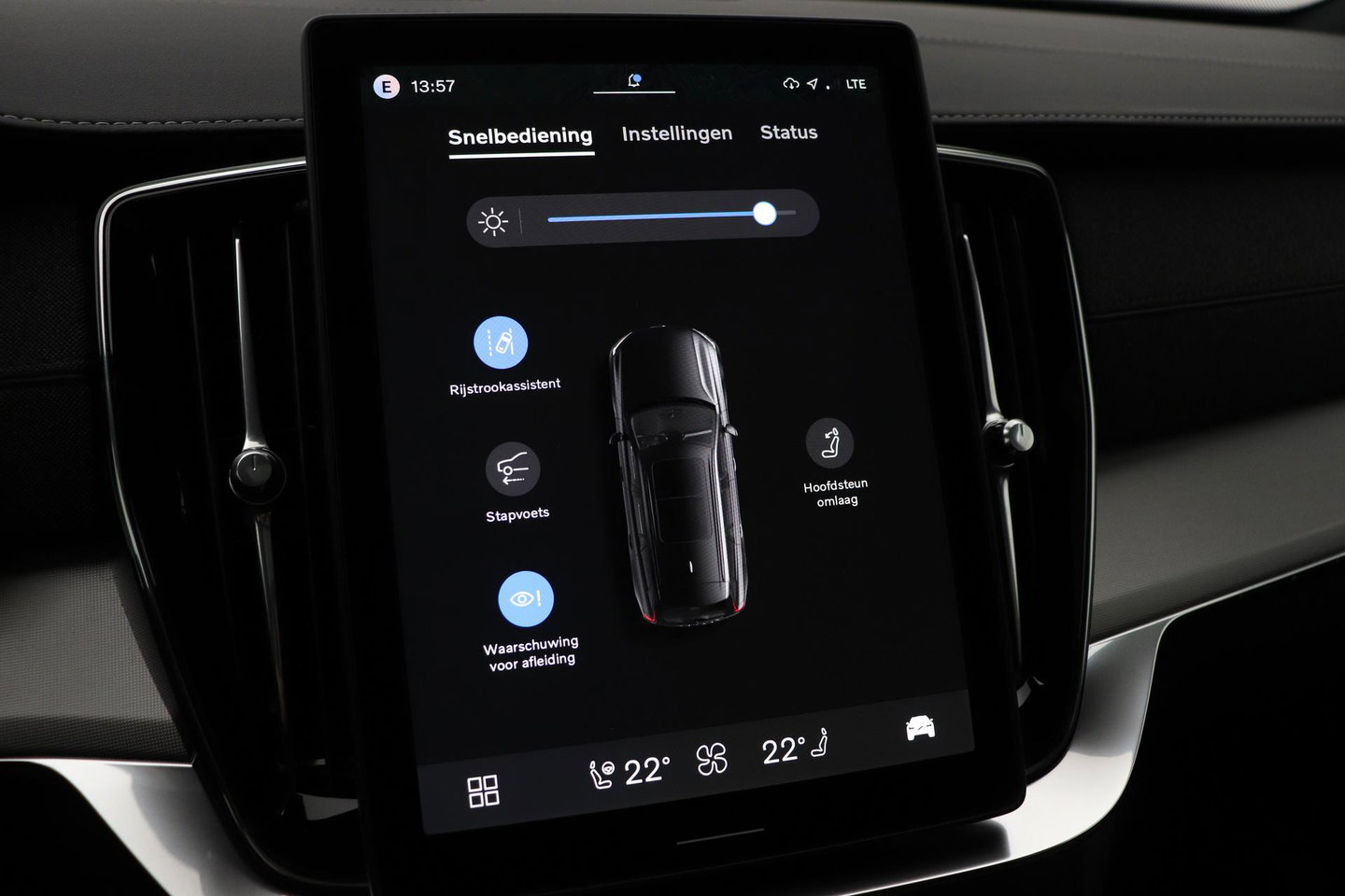 Volvo XC90 T8 Ultra Black Edition | Bowers&Wilkins | Luchtvering | Panoramadak | Trekhaak | 360° Camera | Massage | Stoelventilatie