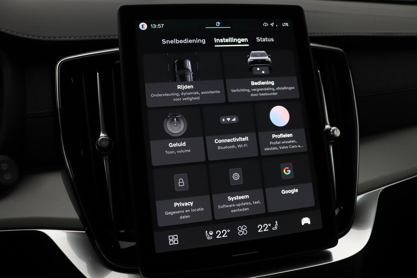 Volvo XC90 T8 Ultra Black Edition | Bowers&Wilkins | Luchtvering | Panoramadak | Trekhaak | 360° Camera | Massage | Stoelventilatie