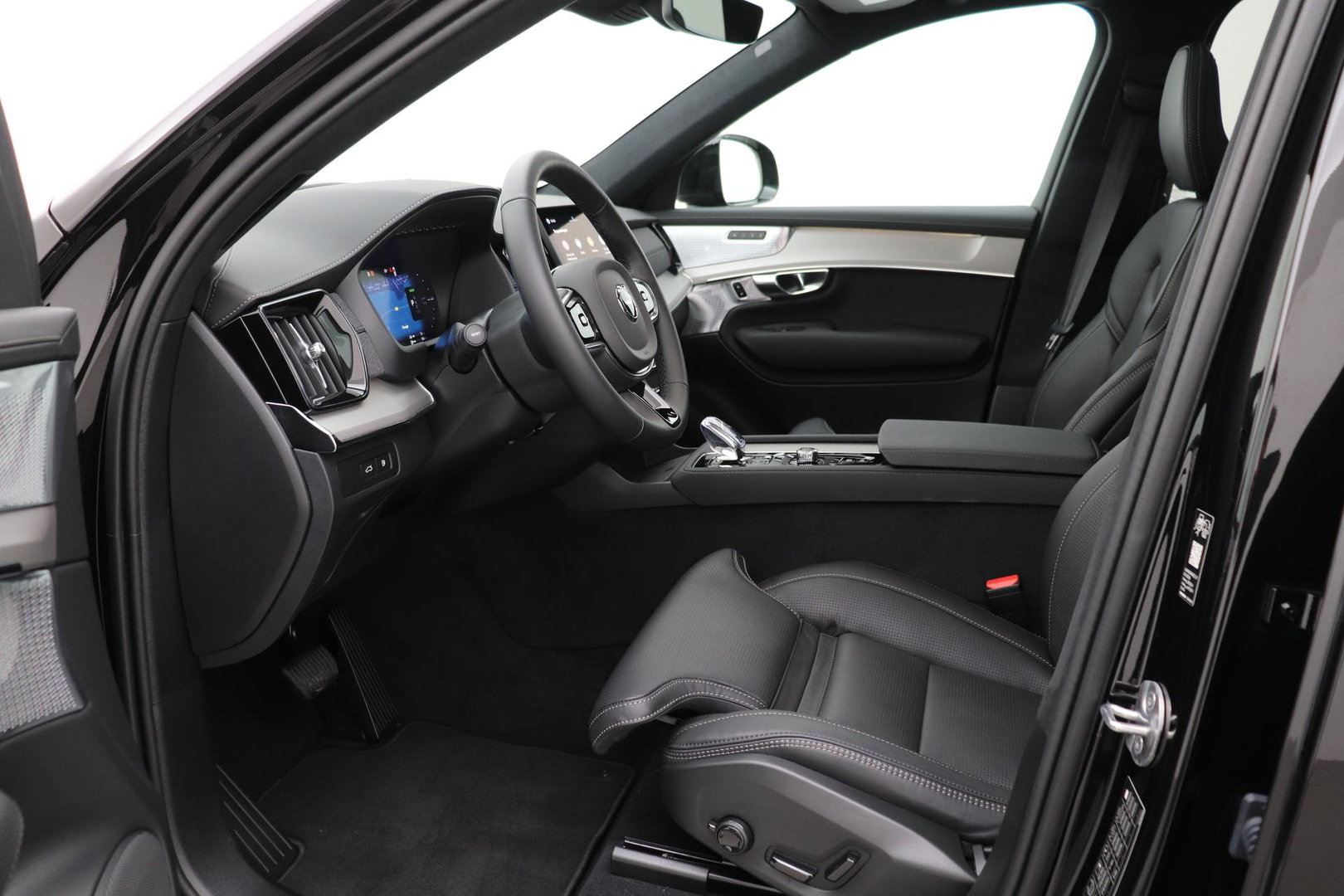 Volvo XC90 T8 Ultra Black Edition | Bowers&Wilkins | Luchtvering | Panoramadak | Trekhaak | 360° Camera | Massage | Stoelventilatie