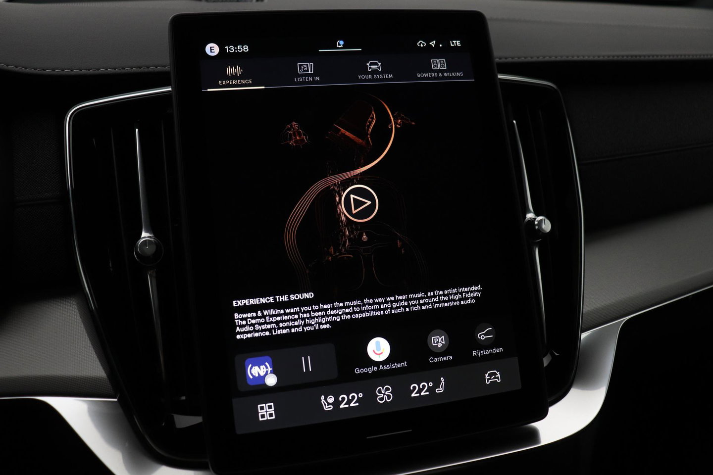 Volvo XC90 T8 Ultra Black Edition | Bowers&Wilkins | Luchtvering | Panoramadak | Trekhaak | 360° Camera | Massage | Stoelventilatie