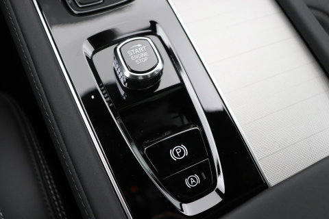 Volvo XC90 T8 Ultra Black Edition | Bowers&Wilkins | Luchtvering | Panoramadak | Trekhaak | 360° Camera | Massage | Stoelventilatie