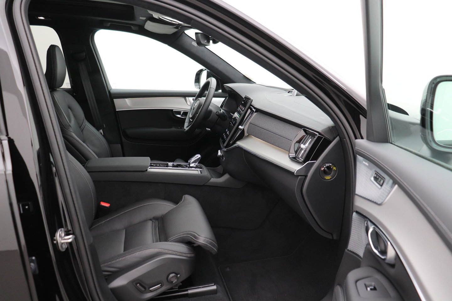 Volvo XC90 T8 Ultra Black Edition | Bowers&Wilkins | Luchtvering | Panoramadak | Trekhaak | 360° Camera | Massage | Stoelventilatie