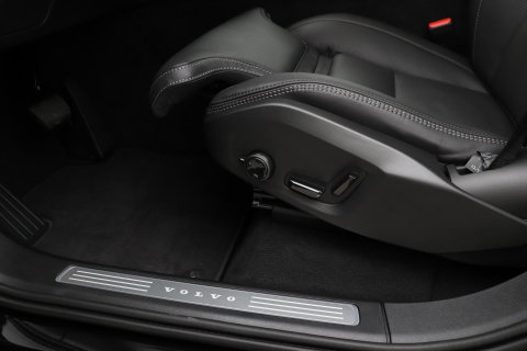 Volvo XC90 T8 Ultra Black Edition | Bowers&Wilkins | Luchtvering | Panoramadak | Trekhaak | 360° Camera | Massage | Stoelventilatie