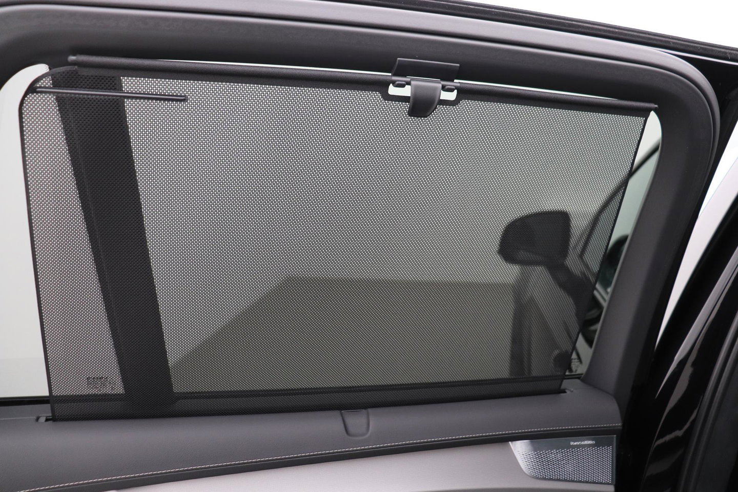 Volvo XC90 T8 Ultra Black Edition | Bowers&Wilkins | Luchtvering | Panoramadak | Trekhaak | 360° Camera | Massage | Stoelventilatie