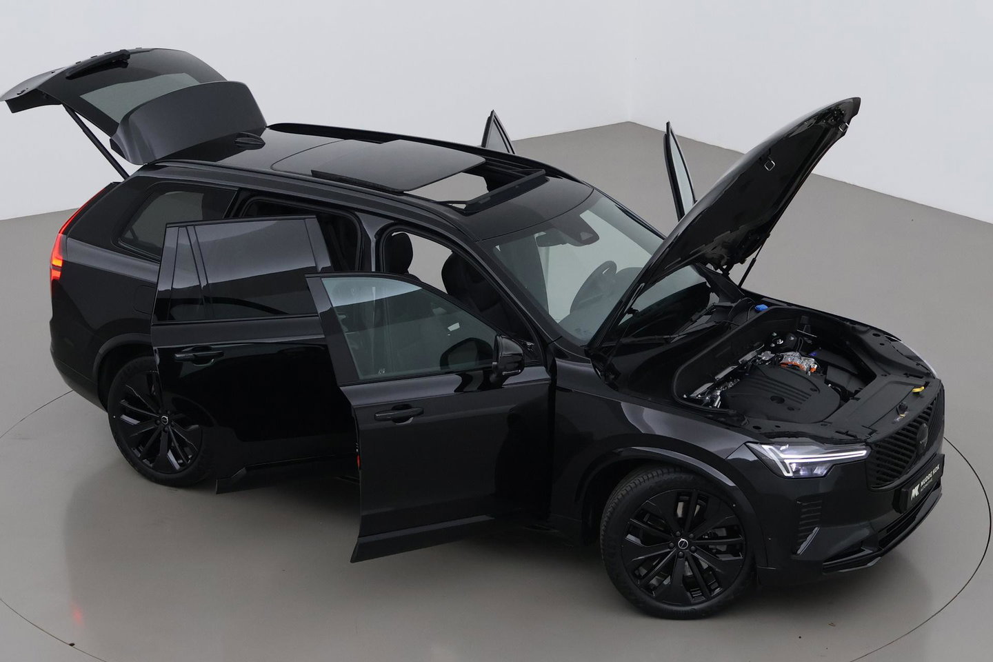 Volvo XC90 T8 Ultra Black Edition | Bowers&Wilkins | Luchtvering | Panoramadak | Trekhaak | 360° Camera | Massage | Stoelventilatie