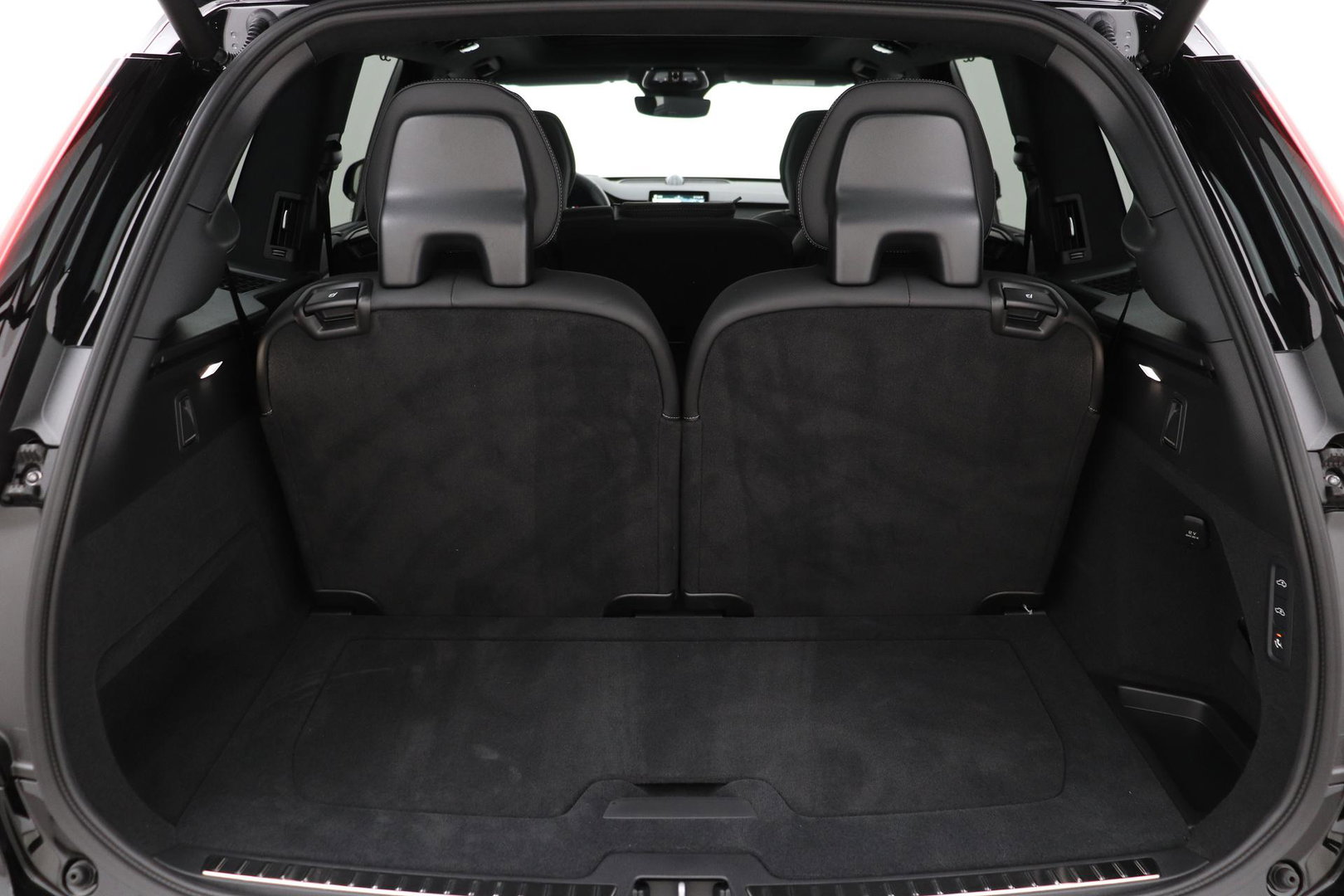 Volvo XC90 T8 Ultra Black Edition | Bowers&Wilkins | Luchtvering | Panoramadak | Trekhaak | 360° Camera | Massage | Stoelventilatie