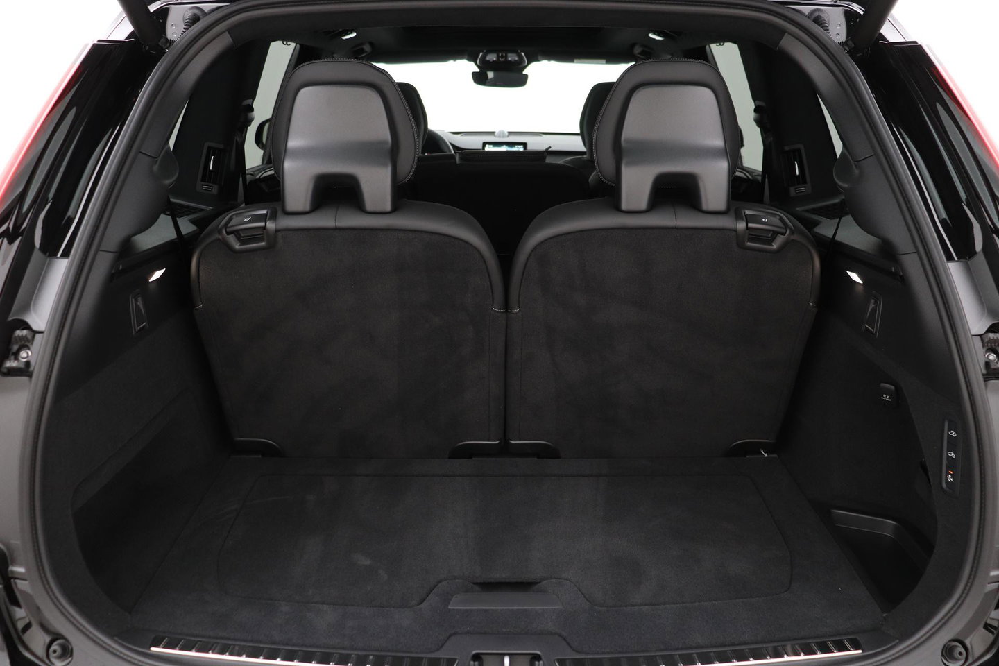Volvo XC90 T8 Ultra Black Edition | Bowers&Wilkins | Luchtvering | Panoramadak | Trekhaak | 360° Camera | Massage | Stoelventilatie