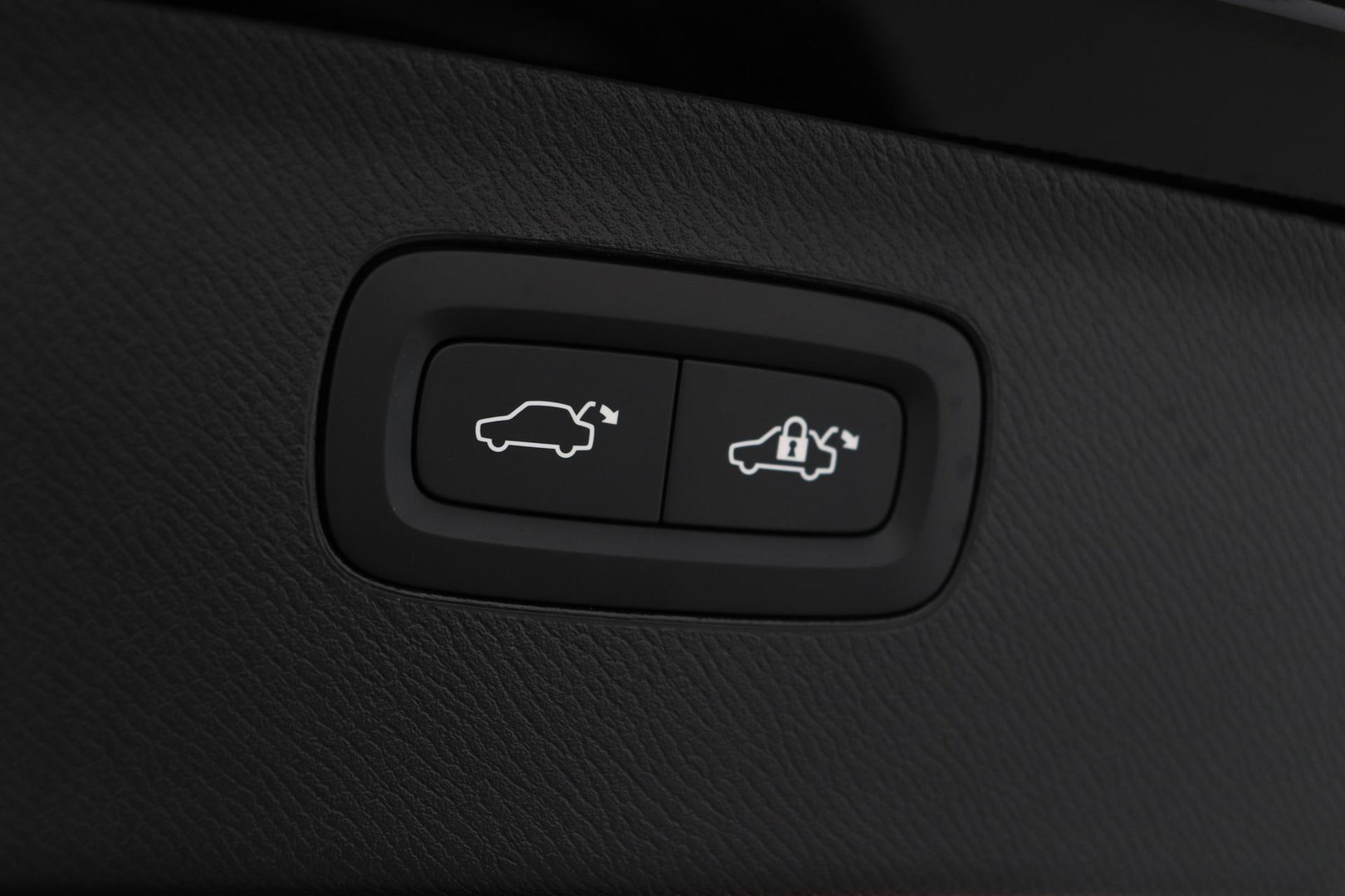 Volvo XC90 T8 Ultra Black Edition | Bowers&Wilkins | Luchtvering | Panoramadak | Trekhaak | 360° Camera | Massage | Stoelventilatie