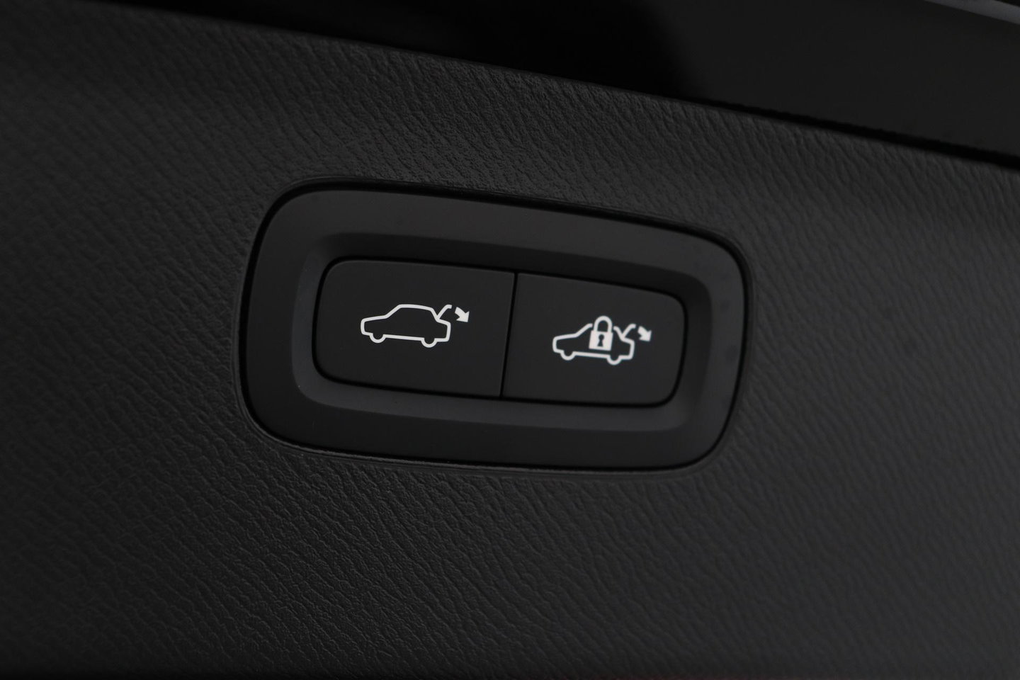 Volvo XC90 T8 Ultra Black Edition | Bowers&Wilkins | Luchtvering | Panoramadak | Trekhaak | 360° Camera | Massage | Stoelventilatie