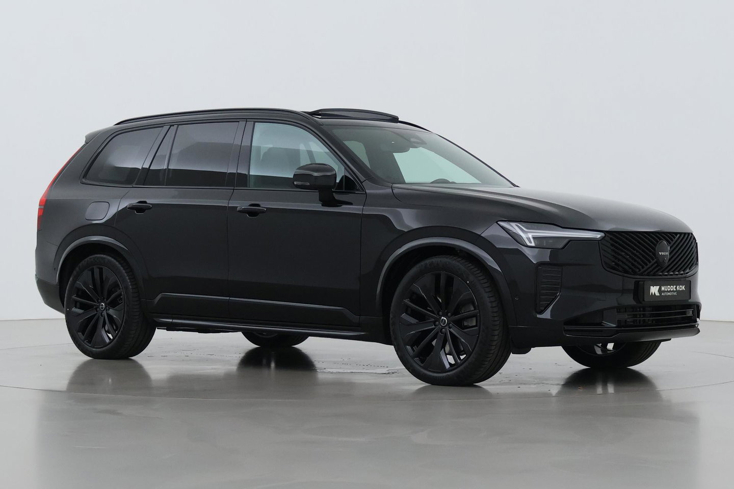 Volvo XC90 T8 Ultra Black Edition | Bowers&Wilkins | Luchtvering | Panoramadak | Trekhaak | 360° Camera | Massage | Stoelventilatie