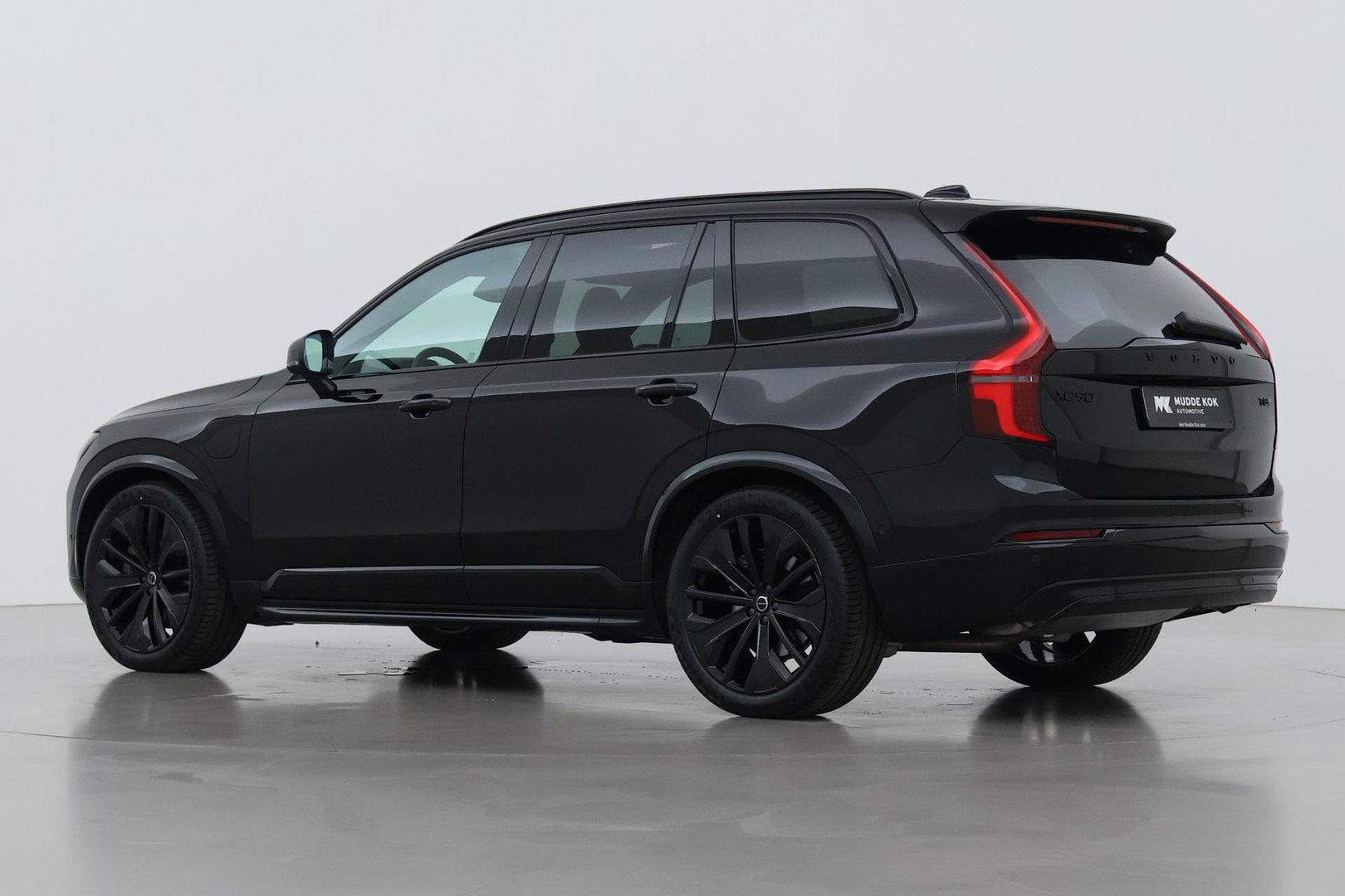 Volvo XC90 T8 Ultra Black Edition | Bowers&Wilkins | Luchtvering | Panoramadak | Trekhaak | 360° Camera | Massage | Stoelventilatie