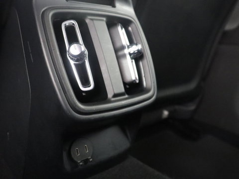 Polestar 2 Long Range Single Motor 78 kWh h | SOH 92,4% | Cruise control | Trekhaak | Stoelverwarming | Climate control | Camera | Park assist | Carplay | Elektrische achterklep