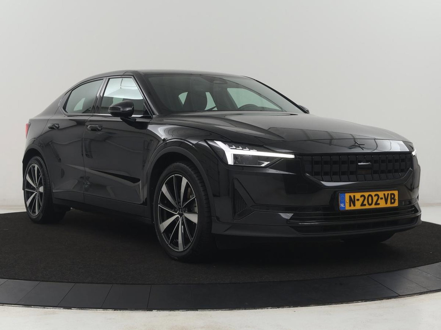 Polestar 2 Long Range Single Motor 78 kWh h | SOH 92,4% | Cruise control | Trekhaak | Stoelverwarming | Climate control | Camera | Park assist | Carplay | Elektrische achterklep