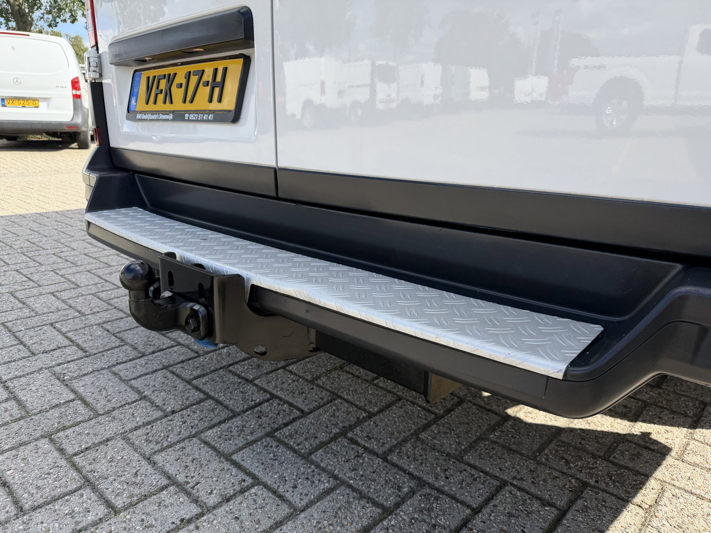 Volkswagen Crafter 35 2.0 TDI 177pk L3H3 ( L2H2 ) Comfortline / vaste prijs rijklaar € 23.950 ex btw / euro 6 / lease vanaf € 391 / dubbele schuifdeur / ramen rondom / airco / cruise / navi / camera !