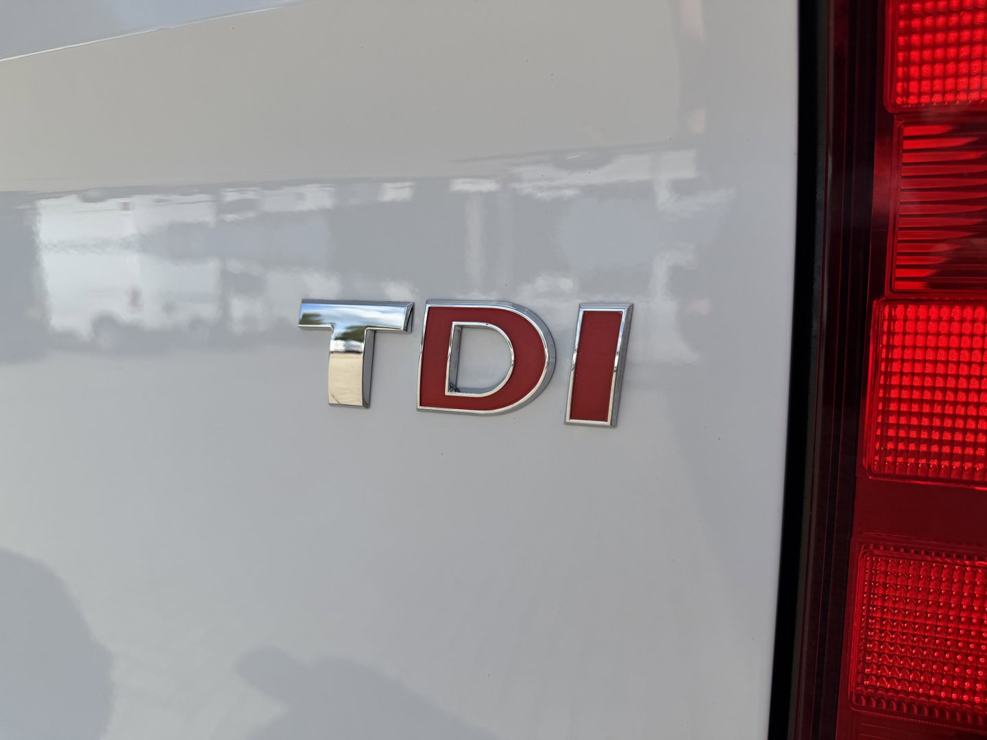 Volkswagen Crafter 35 2.0 TDI 177pk L3H3 ( L2H2 ) Comfortline / vaste prijs rijklaar € 23.950 ex btw / euro 6 / lease vanaf € 391 / dubbele schuifdeur / ramen rondom / airco / cruise / navi / camera !