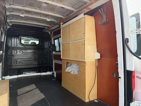 Volkswagen Crafter 35 2.0 TDI 177pk L3H3 ( L2H2 ) Comfortline / vaste prijs rijklaar € 23.950 ex btw / euro 6 / lease vanaf € 391 / dubbele schuifdeur / ramen rondom / airco / cruise / navi / camera !