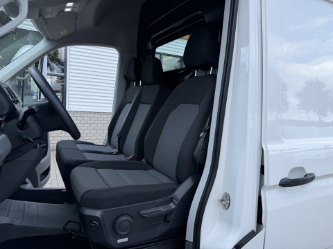 Volkswagen Crafter 35 2.0 TDI 177pk L3H3 ( L2H2 ) Comfortline / vaste prijs rijklaar € 23.950 ex btw / euro 6 / lease vanaf € 391 / dubbele schuifdeur / ramen rondom / airco / cruise / navi / camera !