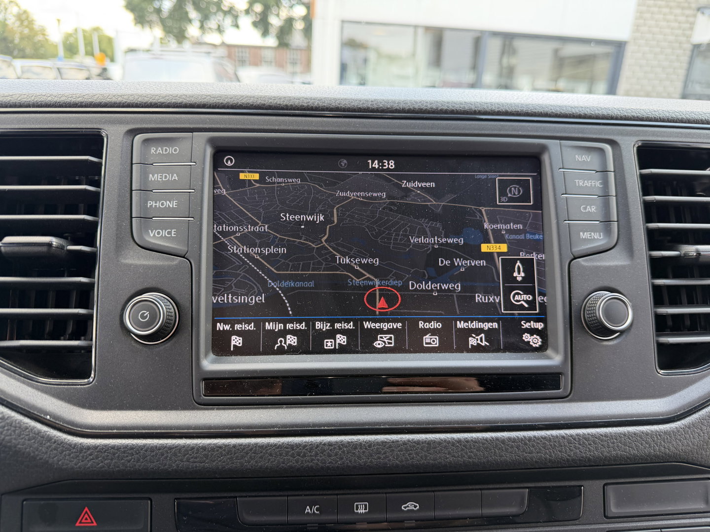 Volkswagen Crafter 35 2.0 TDI 177pk L3H3 ( L2H2 ) Comfortline / vaste prijs rijklaar € 23.950 ex btw / euro 6 / lease vanaf € 391 / dubbele schuifdeur / ramen rondom / airco / cruise / navi / camera !
